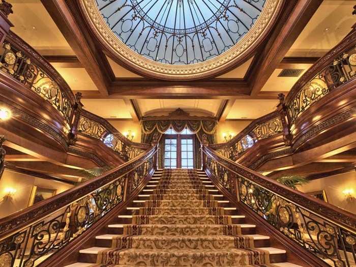 The grand staircase was made using the original blueprints for the SS Titanic.