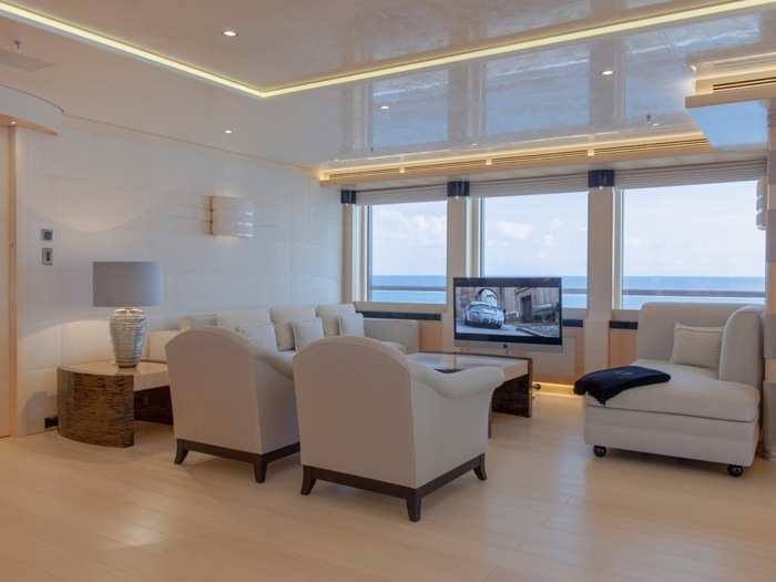 Guests who recline in this "alcove" can enjoy a great view of both the television program of their choosing and the wide open ocean. Just be careful not to spill.