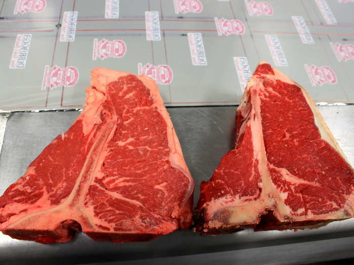 On the left you can see a traditional wet-aged steak. Compare its color to that of the dry-aged steak on the right (both steaks have been aged for the same amount of time). Dry-aged beef tends to taste much more savory, as the loss of humidity concentrates the unique flavor of the meat.