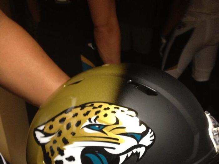 The helmet fades from gold the black, seriously