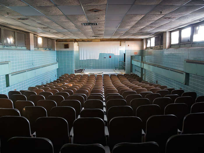 Originally called the Norwich State Hospital for the Insane, this abandoned building in Connecticut was built in 1904 and was fully-operational until 1996.