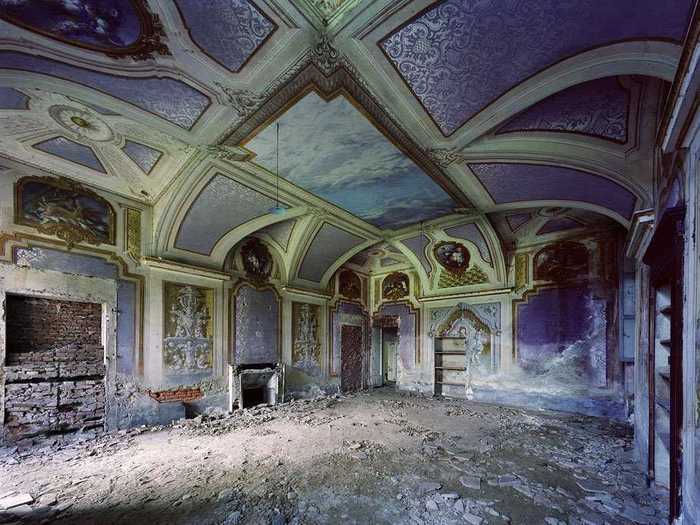 Even more gorgeous, deteriorating spaces.