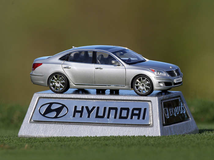 How many players tried to play with the tee markers at the 2012 Hyundai Tournament of Champions?