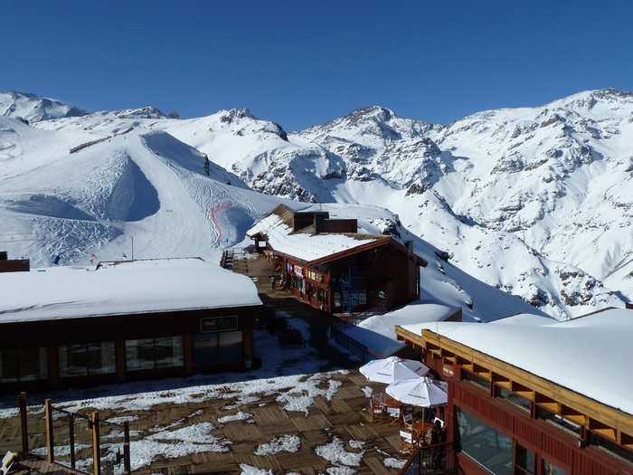 The common deck area was quiet as people were waking up and getting ready for the ski day.