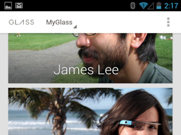 It displays big, beautiful photos of your contacts.