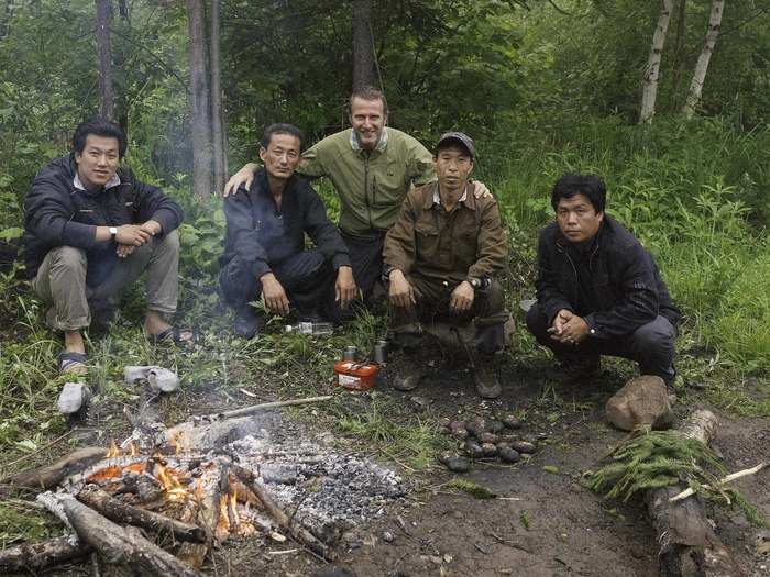 A tractor had broken down on the muddy mountain road we were driving on near the Duryusan mountain, and we camped there for the night.