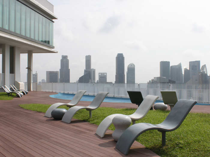 You can enjoy the views of the Singapore skyline and harbor from these chaise longues.