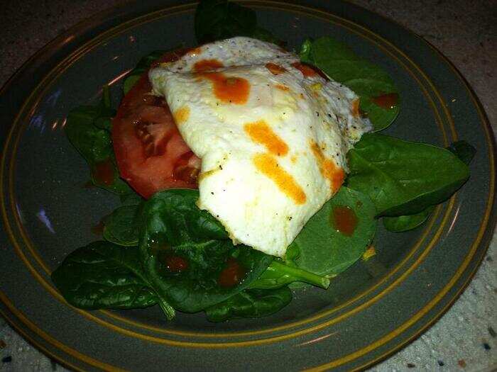 100 calories: A Fast breakfast of eggs over easy on top of spinach and a sliced tomato with a little hot sauce.