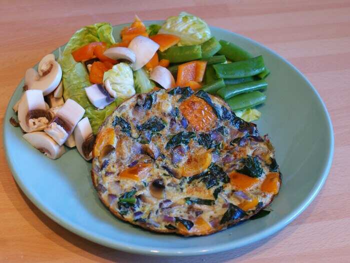 80 calories: On the second Fast day, Dawn Catterson eats a two-egg-white omelet with mushrooms, peppers, onion, and spinach, and a side of little gem lettuce, sugar snap peas, mushrooms, and peppers.