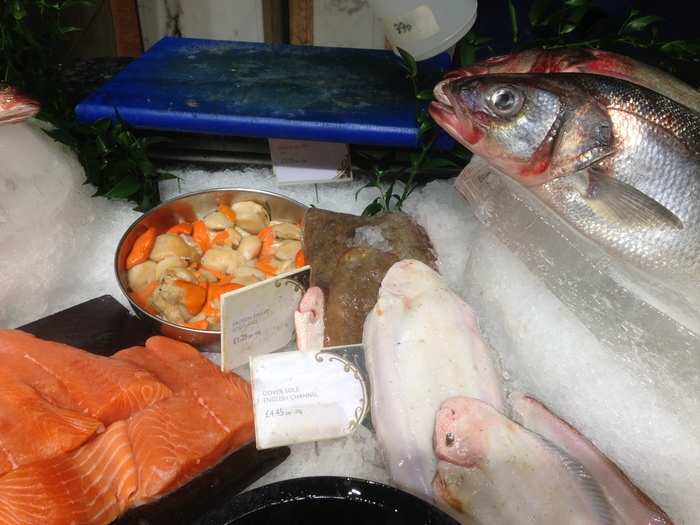 The fish section displayed all the usual fish. Along with some "King Scallops." And that England specialty, Dover Sole (in the middle, next to the scallops. I