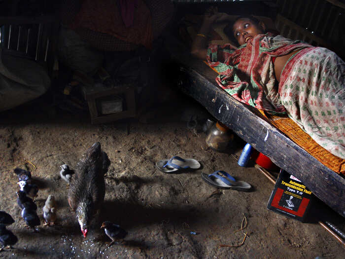 Sajila takes a short rest. She lives in a small, suffocating, and unhealthy room in the Korail slum, which is surrounded by a lake. Like in most slums, there are no doctors or medical services available.