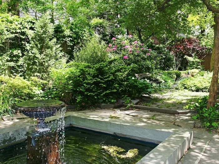 But the best part is this cool garden and fountain.