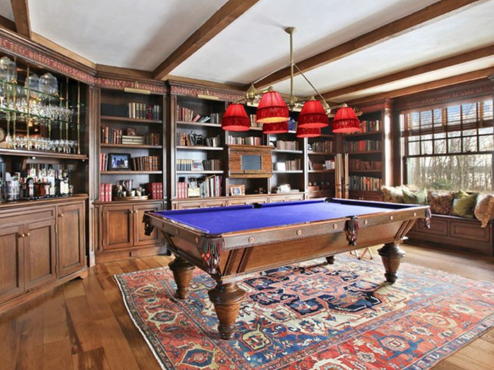 This is a gorgeous billiards room.