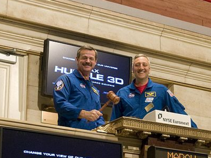 At 4 p.m. the closing bell rings and fifteen minutes later the trading floor basically empties out.