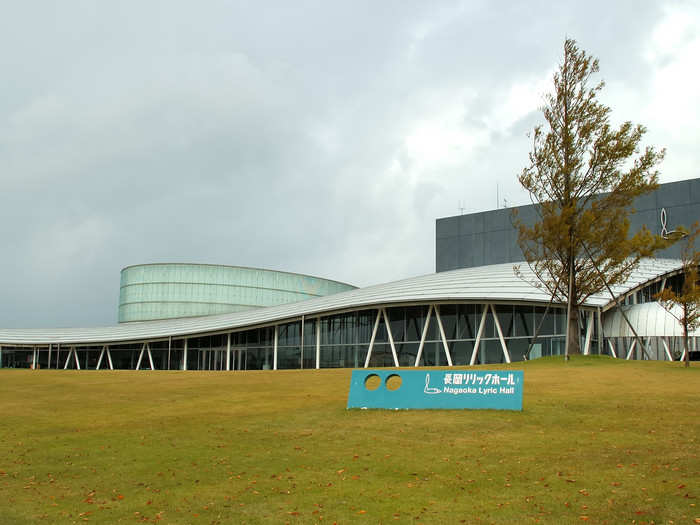 In 1994, Ito designed the Nagaoka Lyric Hall. Its wave-like roof gives it some character.