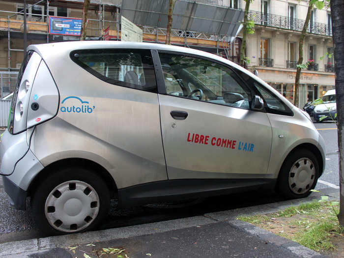 The 100% electric Bolloré cars have room for four and offer no luxury features. You don