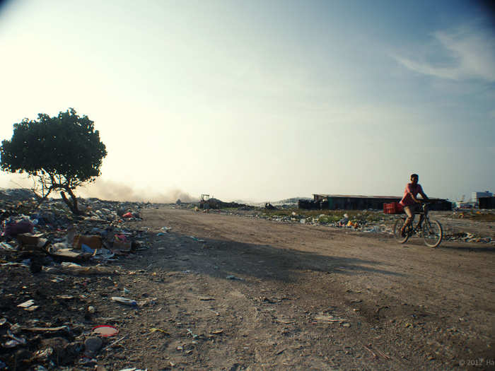 In 1992, the area was reclaimed and transformed into an artificial landfill in order to solve Malé