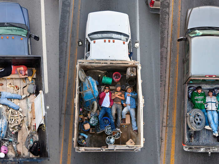 The images shows the stark contrast between the rich and the poor in Mexico.