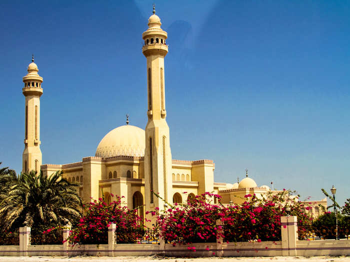 On the way back to the hotel, we passed the extraordinary Grand Mosque.