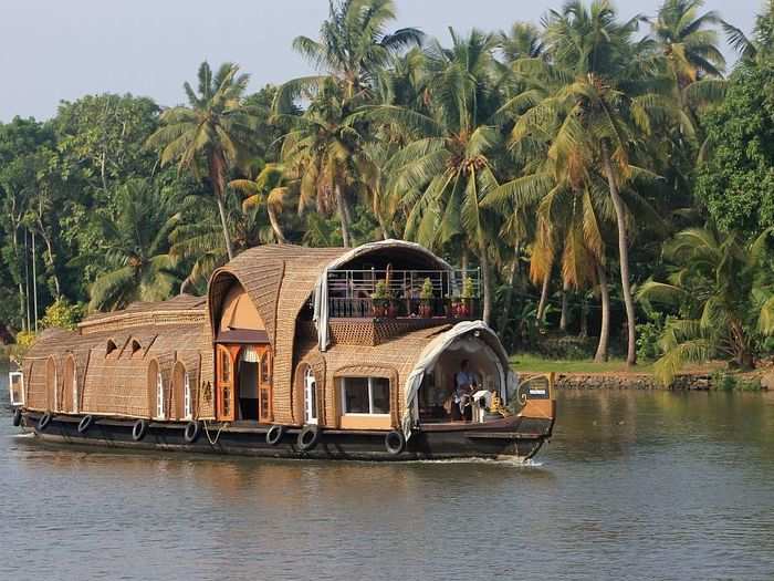 Though the houseboats vary in style and range in level of accommodations (from hostel-style to five-star floating hotels), the standard boats are traditional kettuvallam with an upper deck and thatched roofs made from bamboo poles and palm leaves.