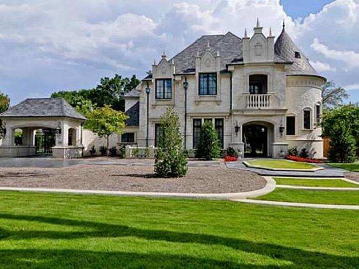 This French chateau in Dallas, Texas has spa with 16 digitally programmed shower heads.