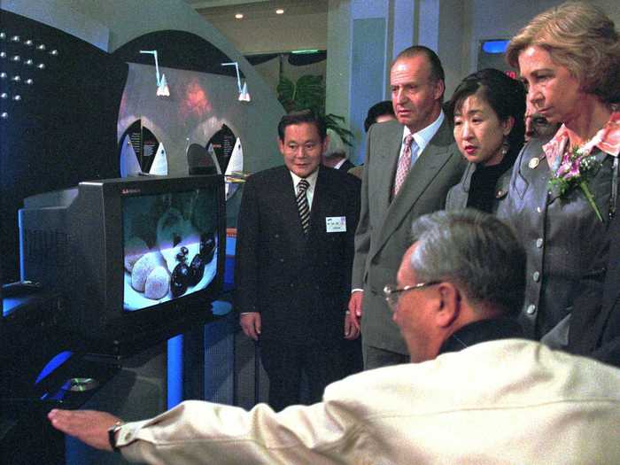 In the late 1990s, Samsung made more advances in television. It created the world