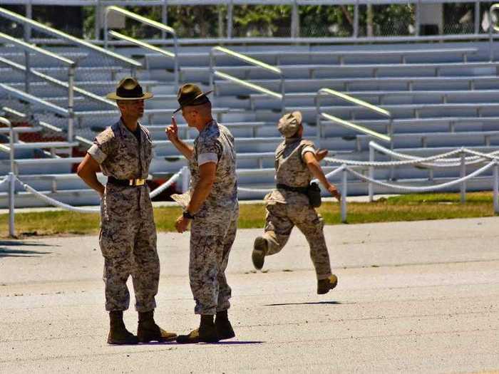 Every now and then a DI will go too far: Here a 1st Sergeant lets the DI know, meanwhile the recruit books it.