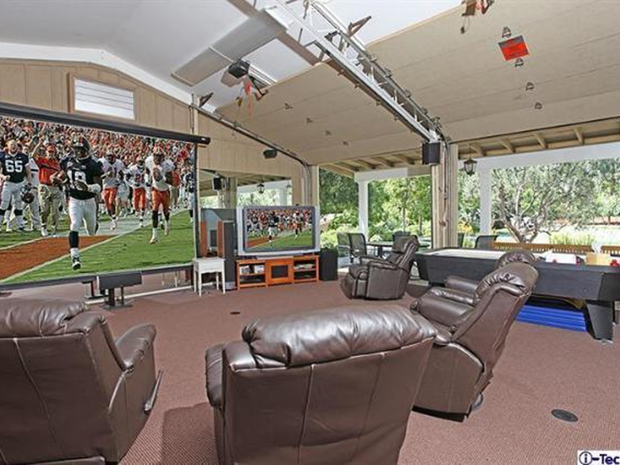 In the suburbs of Glendale, choose between watching the game on a large, standard TV, or an even larger, professional quality projection screen.