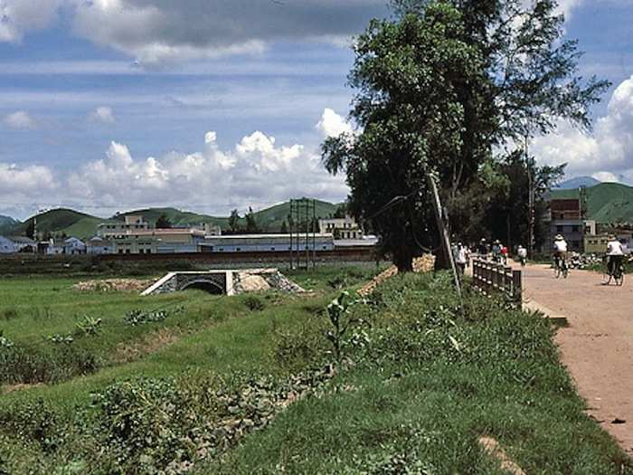 Outside of Shenzhen town, 1980. Notes state that, from Shenzhen Reservoir, 