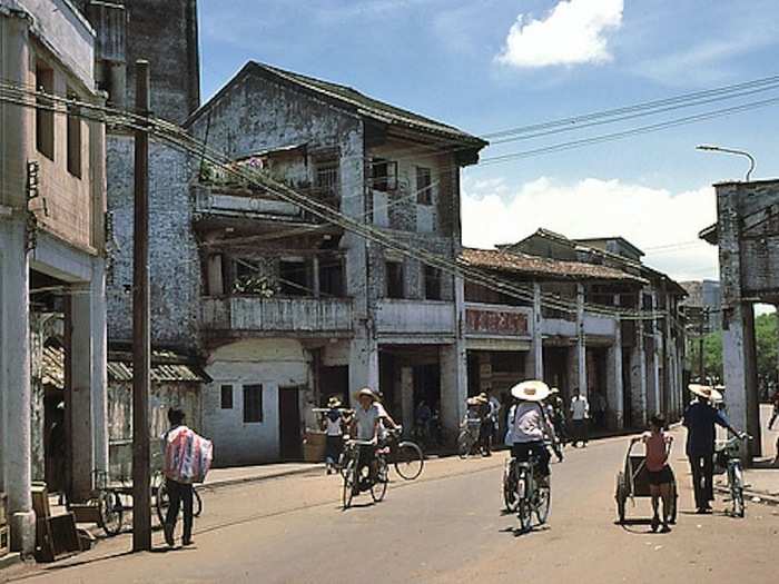 Not a motor vehicle in sight, ??, Dongmén, Shenzhen, 1980 There were motor vehicles in Shenzhen, but I did not see any in this area. "I made a circuit of the town, it was quite - well, dull - but fascinating.