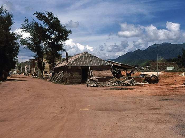 Construction, Shenzhen, 1980.  The Shenzhen Special Economic Zone had not been approved, but it was "in the works." This was one of the very few "construction sites" that I saw.