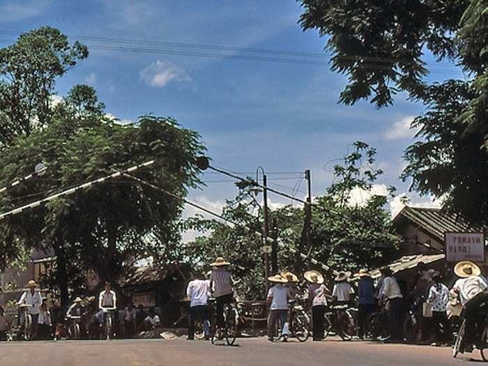 Railway crossing, ??, Dongmén, Shenzhen. Not a motor vehicle in sight.