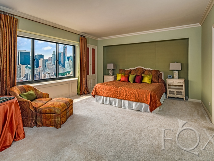 Sure the decorations need some updating in this guest bedroom, but 733 is the only building on Park Avenue with views of Central Park.