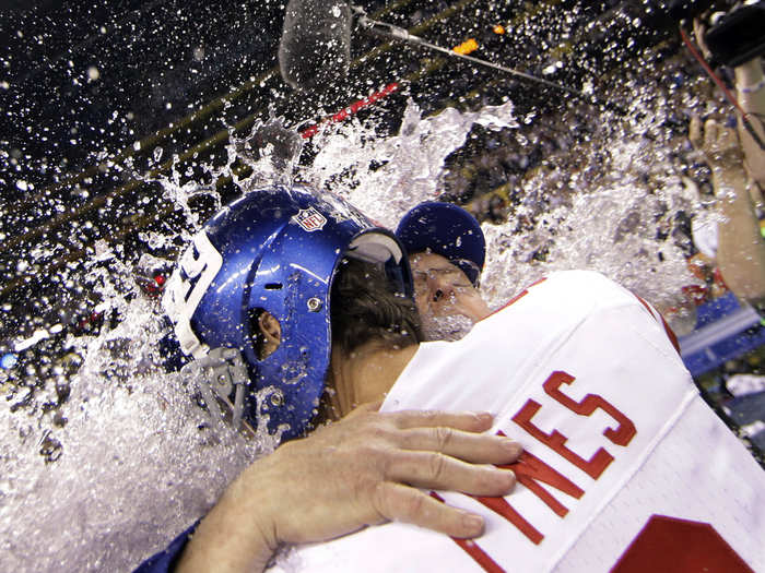 Giants kicker Lawrence Tynes hugs his coach