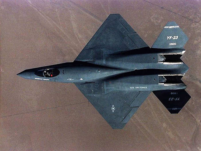 The jet had a wingspan of nearly 44 feet, about the same as the F-22, and both only had room for only one pilot.