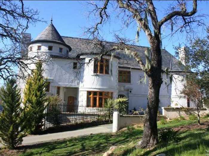 This castle has a state-of-the-art entertainment pavilion and kitchen that