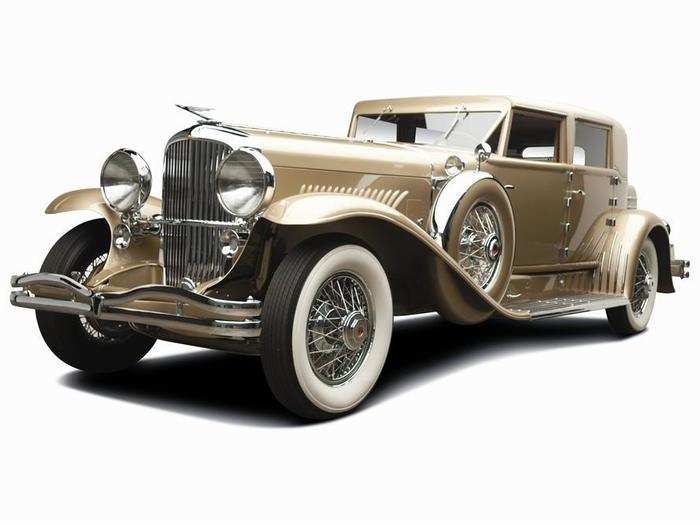 One of a dozen Murphy Beverlys built, this gold 1934 Duesenberg with a three-speed manual transmission was worth $1.43 million.