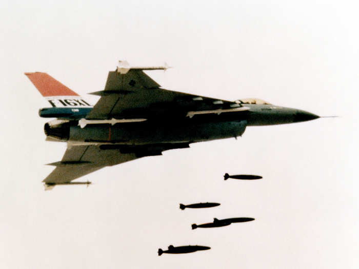 This F-16XL (Experimental aircraft) can drop plenty of bombs. It