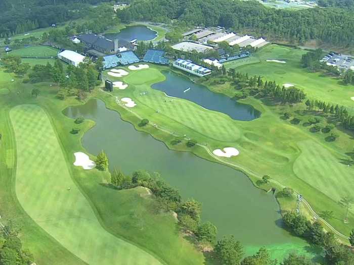 The most exclusive golf club in Japan, Hirono Golf Club has hosted several major Japanese tournaments. The stretch of holes from 12 to 15 is touted by many as one of the finest in the world.