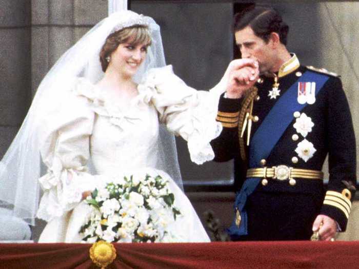 The newly wed Princess and Prince of Wales stand on the balcony of Buckingham Palace.