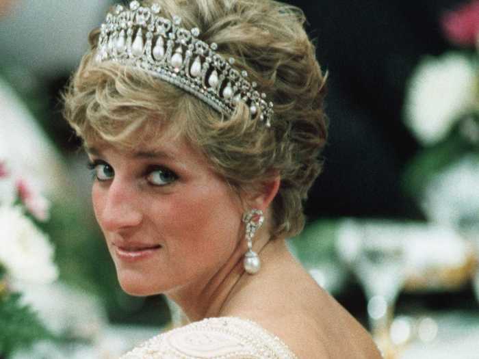 She peaks over her shoulder and smiles during a banquet for the Japanese emperor in 1990.