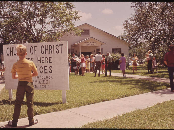 Sunday Services in Leakey 07/1972