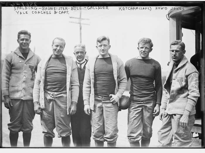 Yale coaches and players together (1913)