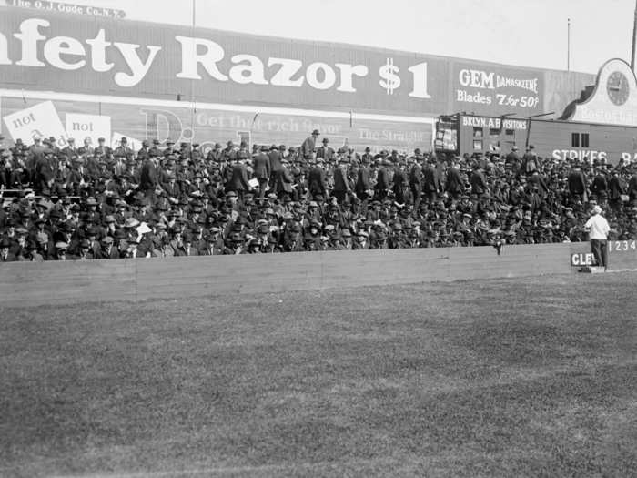 The crowd right along the outfield