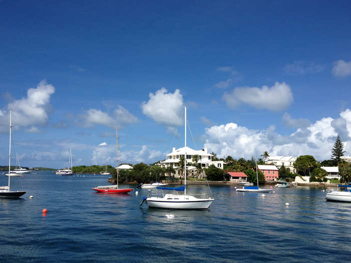 Hit the water. Bermuda is definitely a boating culture, and the easiest mode of transport around the island is often via boat. Sail, motorboat, kayak, or jet ski around the calm harbor.