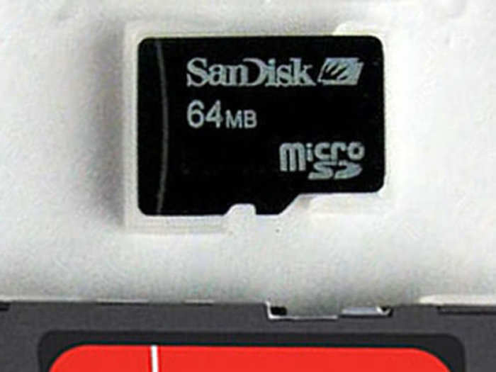 According to SanDisk, one-third of all memory cards on the market are counterfeit. Fake memory cards often do not have the capacity the label says they have. This one is obvious: SanDisk doesn