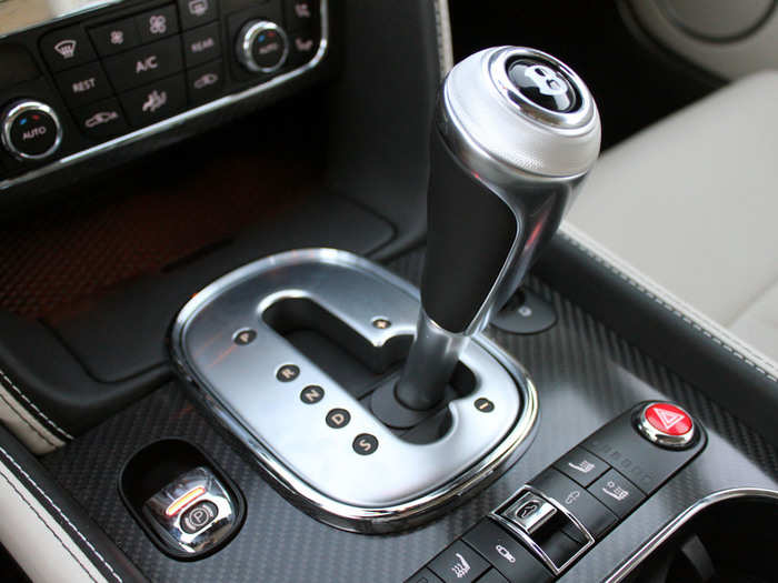 The knurled gear lever feels good against your hand, and is moderately fun to use in 