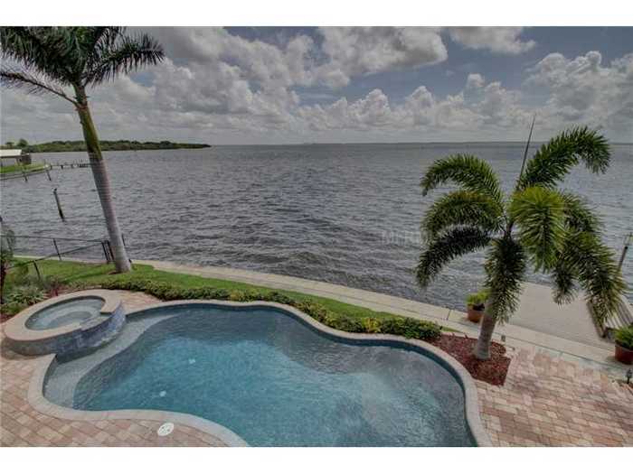 There is a pool and gorgeous unobstructed view of Tampa Bay.