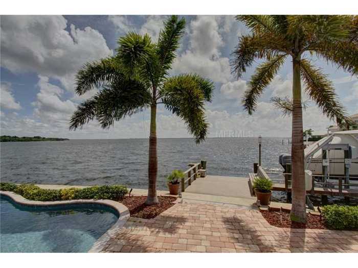 The house does have a dock and Longoria should have plenty of money left over for a nice boat.