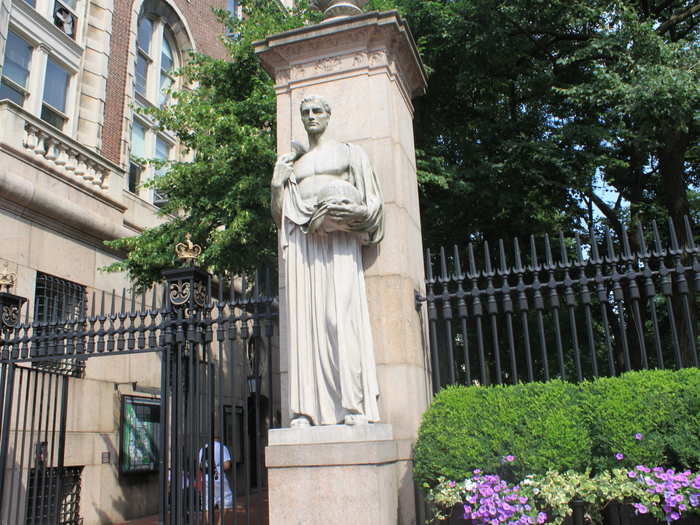 The man to the north holds a globe that reads "Scientia," emphasizing the sciences.